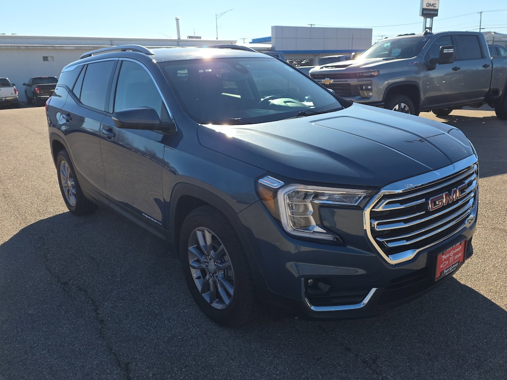 Used 2024 GMC Terrain SLT SUV