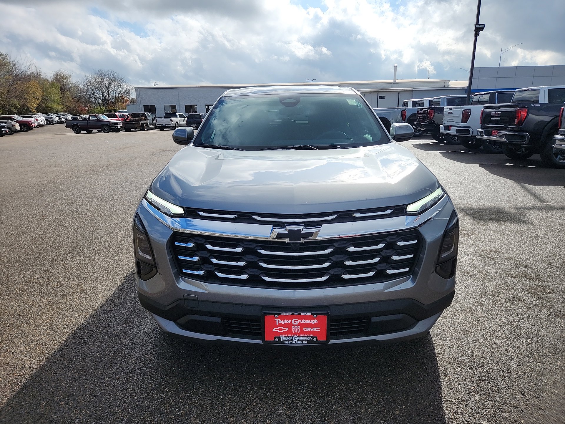 2026 Chevrolet Equinox LT photo 2