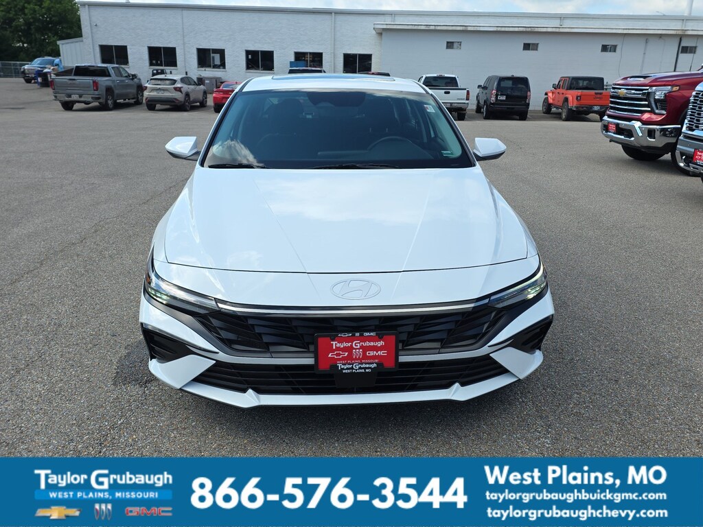 Used 2025 Hyundai Elantra SEL Convenience Sedan