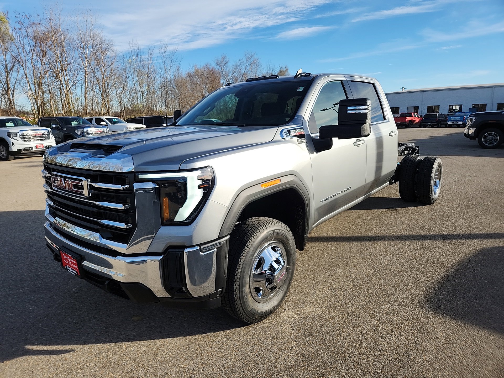 2026 Gmc Sierra 3500 HD SLE photo 4