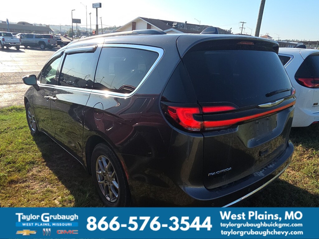 Used 2021 Chrysler Pacifica Touring Minivan