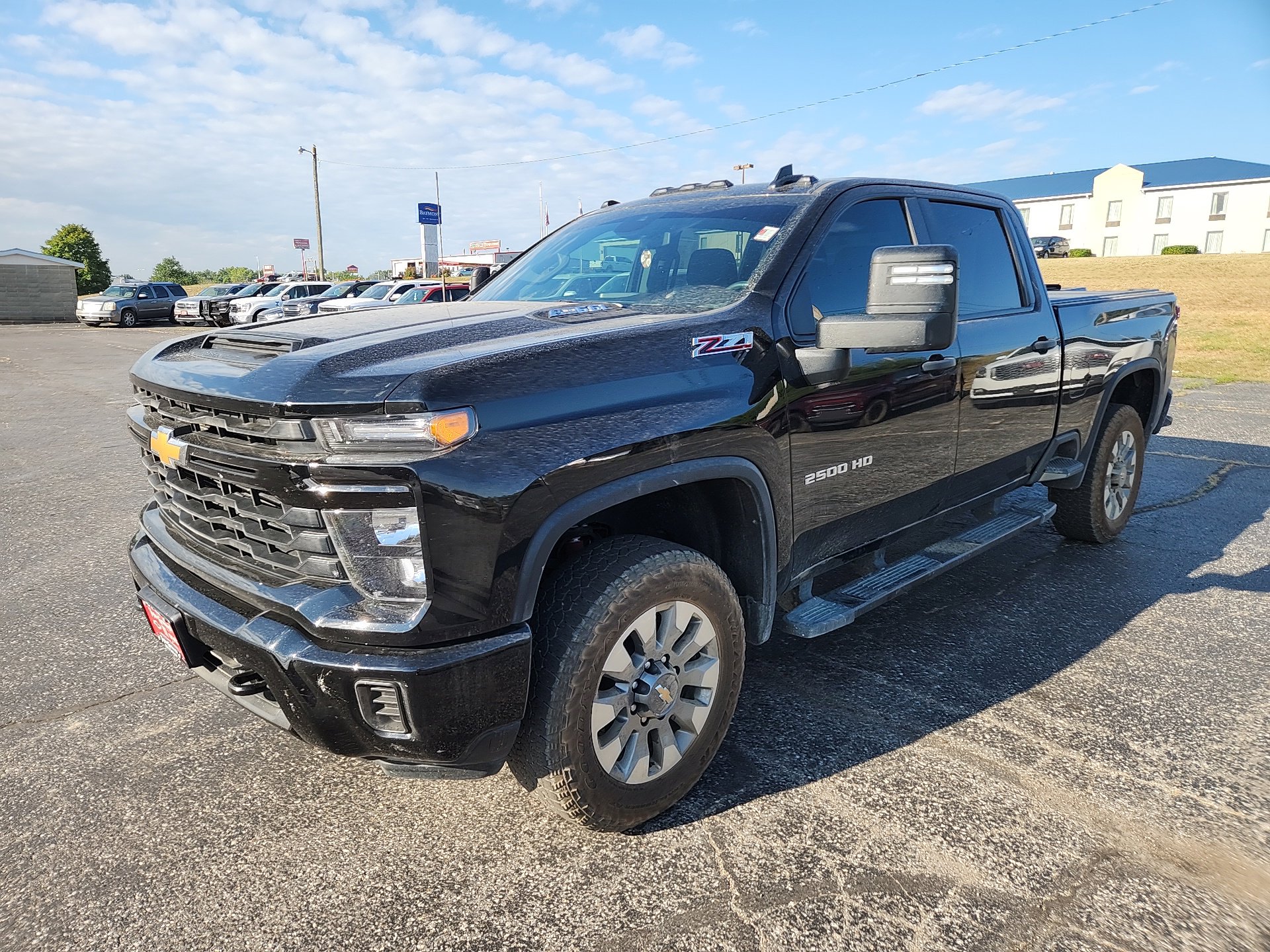2025 Chevrolet Silverado 2500HD Custom photo 3