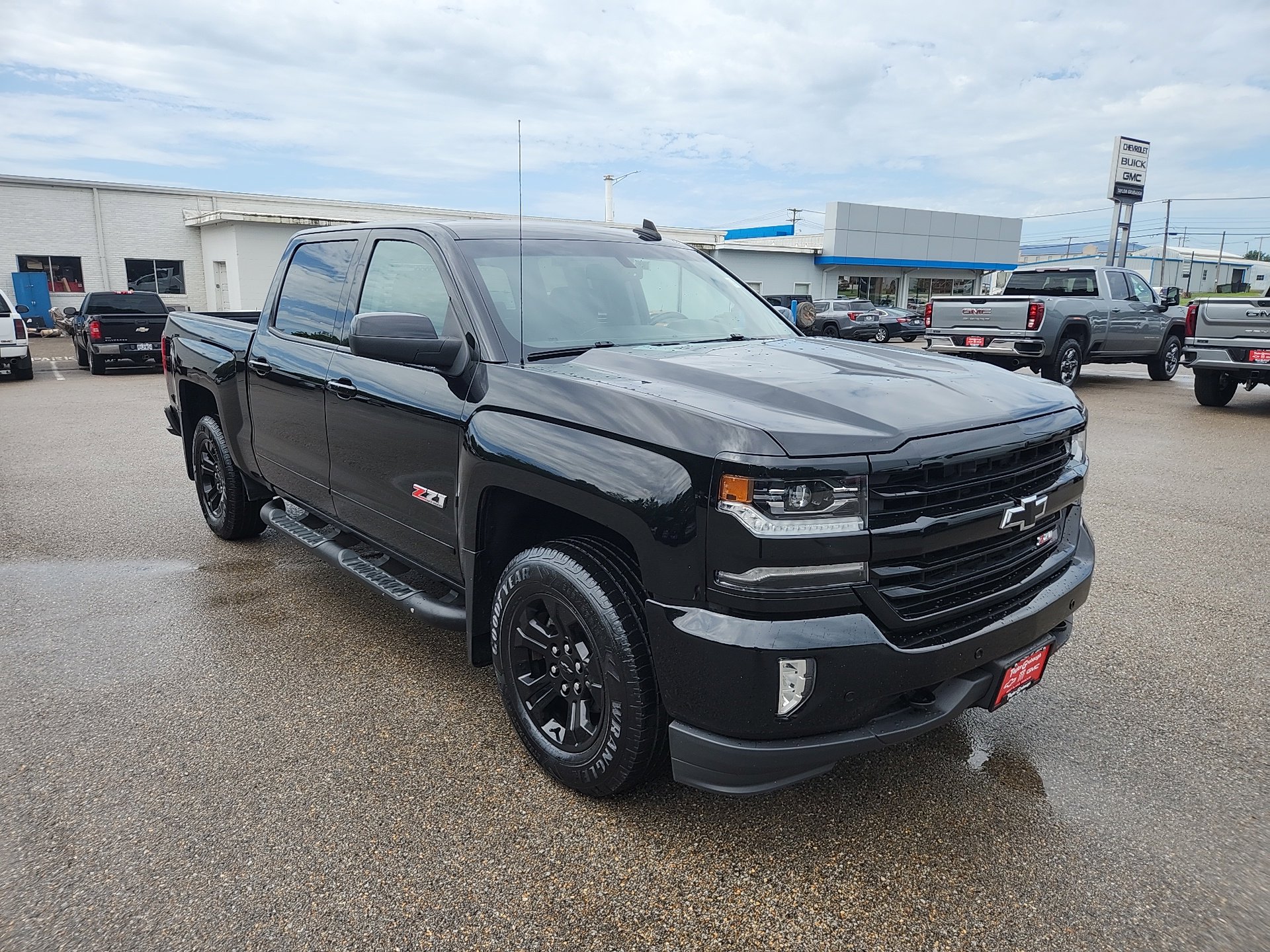 2018 Chevrolet Silverado 1500 LTZ photo 2