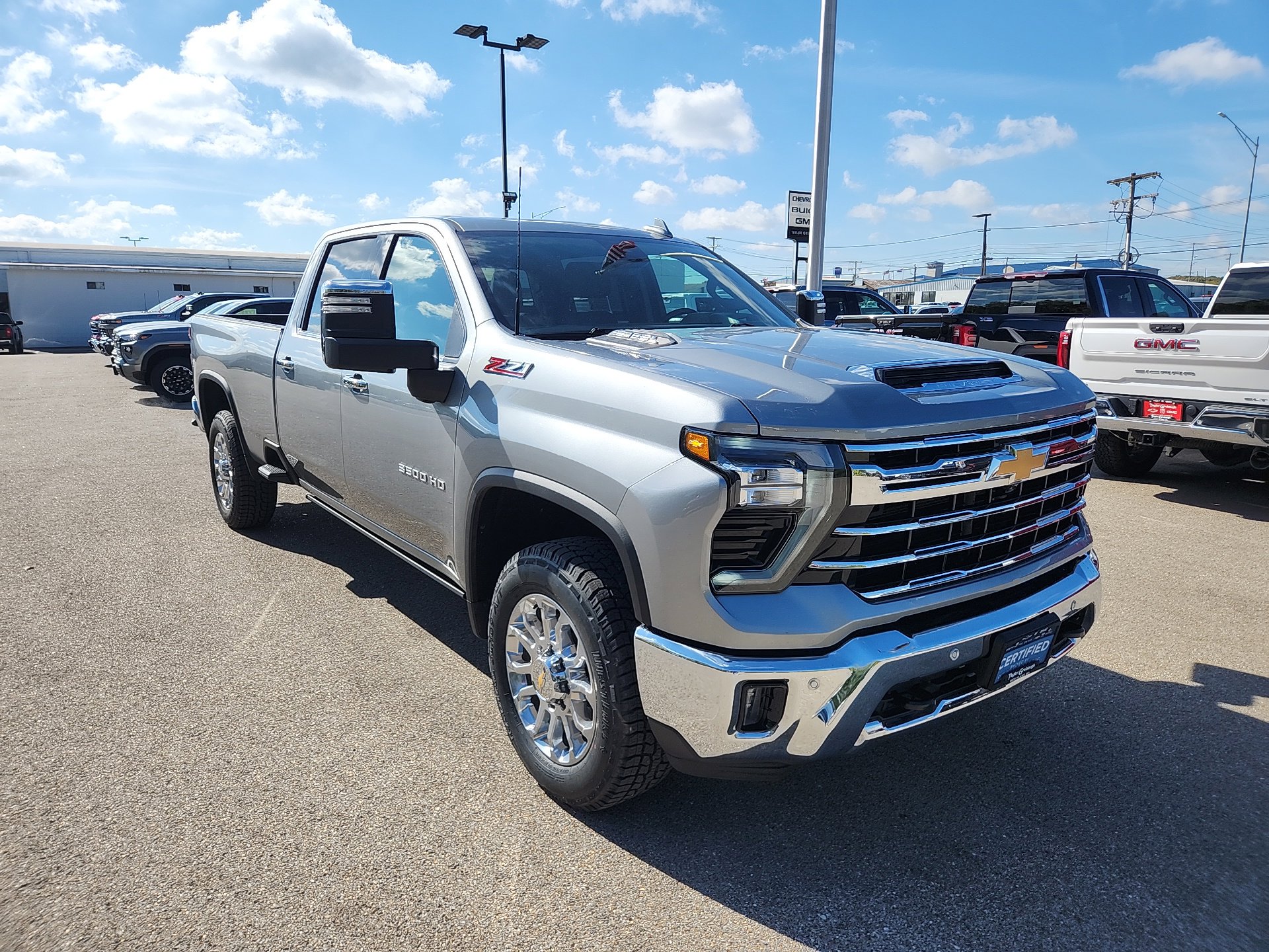 2025 Chevrolet Silverado 3500HD LTZ photo 2