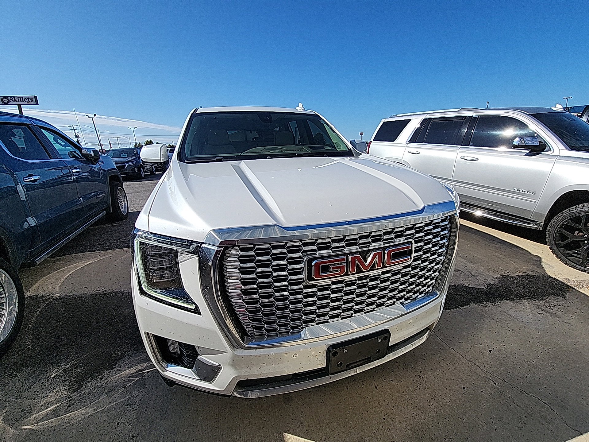 2021 Gmc Yukon Denali photo 2