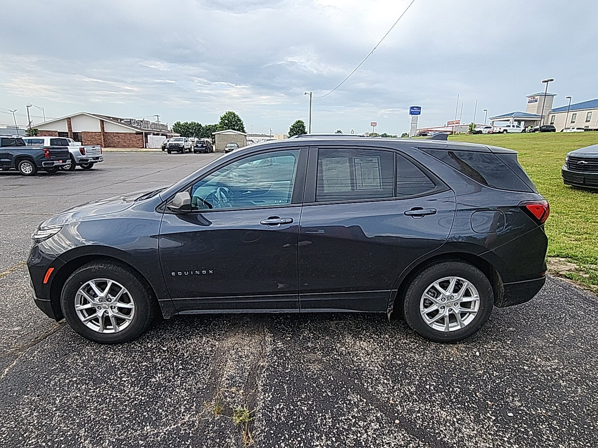 2022 Chevrolet Equinox LS photo 4