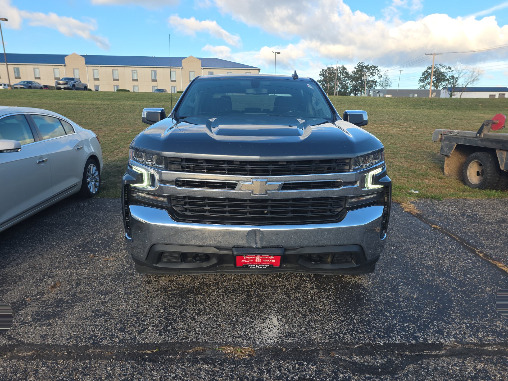 Used 2021 Chevrolet Silverado 1500 LT with VIN 1GCUYDED2MZ427579 for sale in West Plains, MO