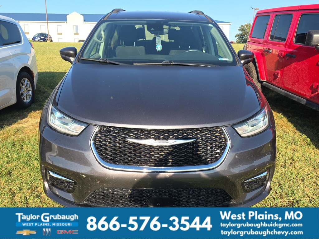 Used 2021 Chrysler Pacifica Touring Minivan
