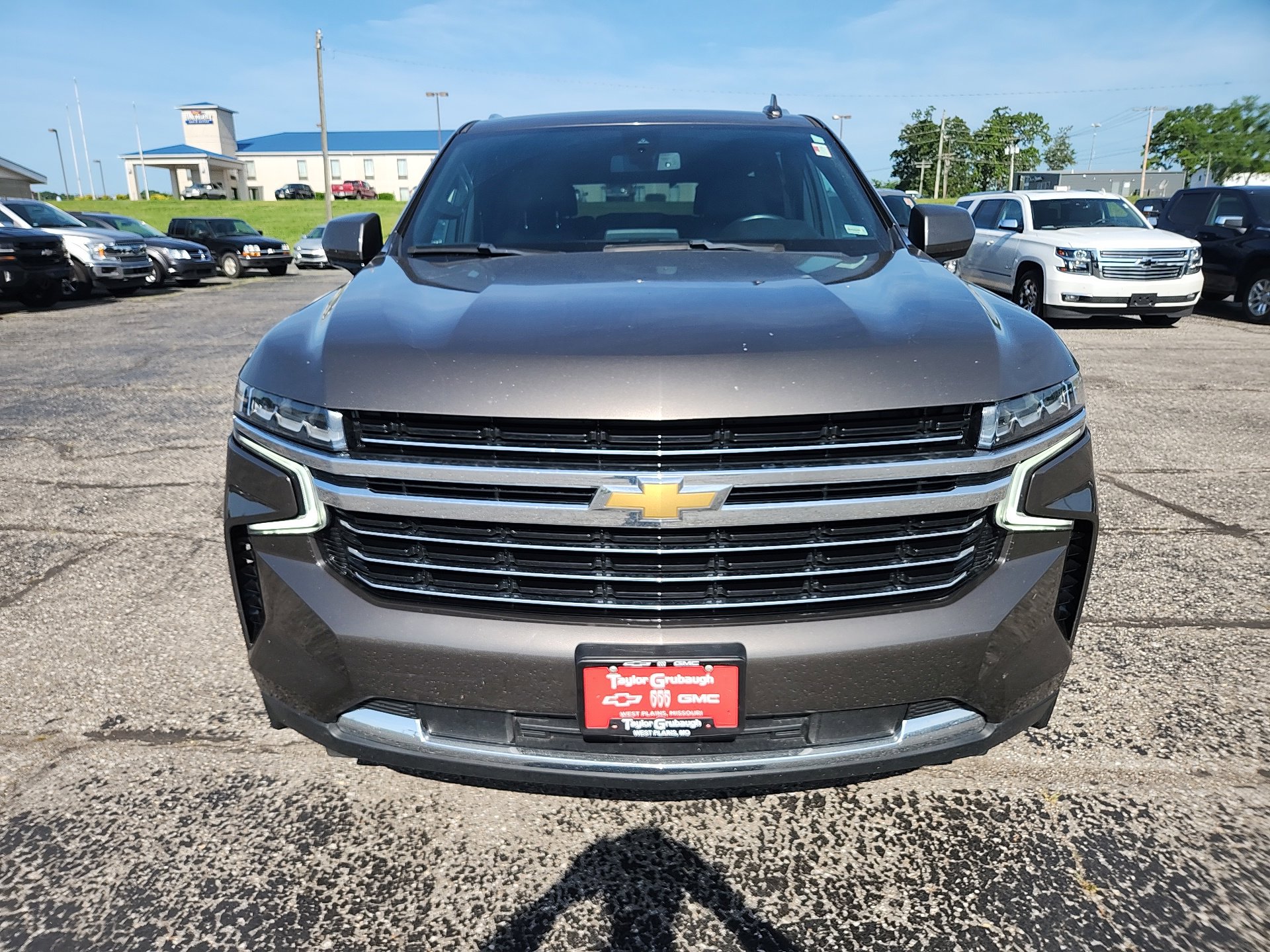 2021 Chevrolet Tahoe LT photo 2