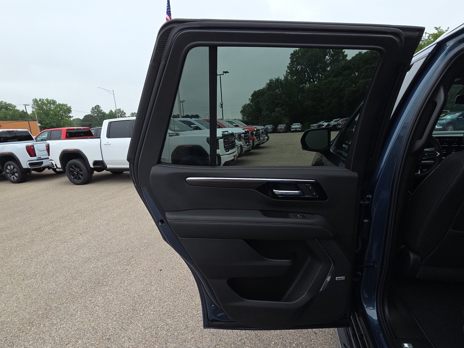 2026 Chevrolet Tahoe Premier - Photo 27
