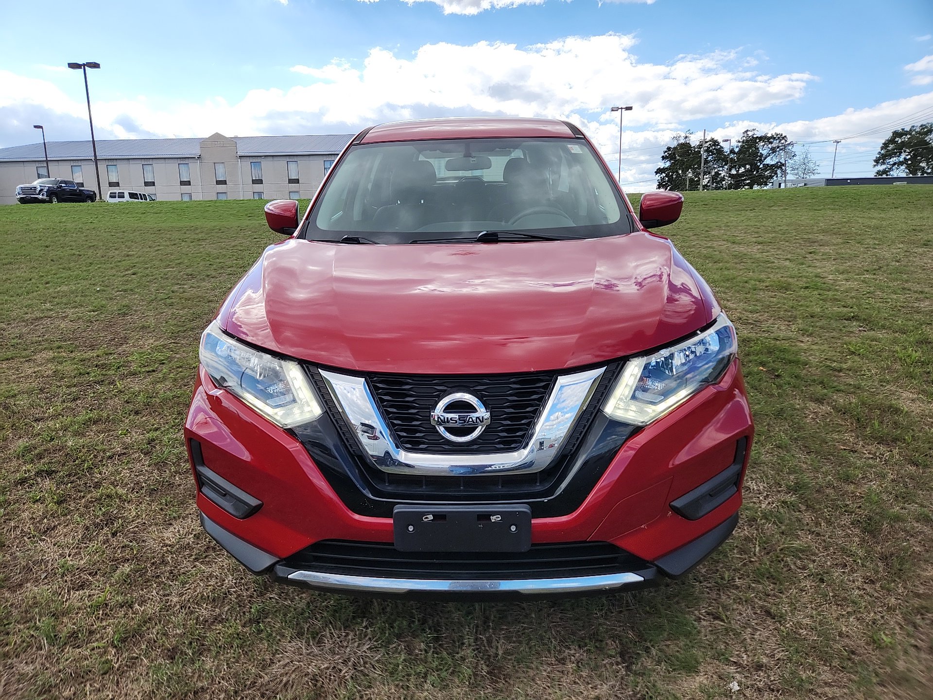 2017 Nissan Rogue S photo 2