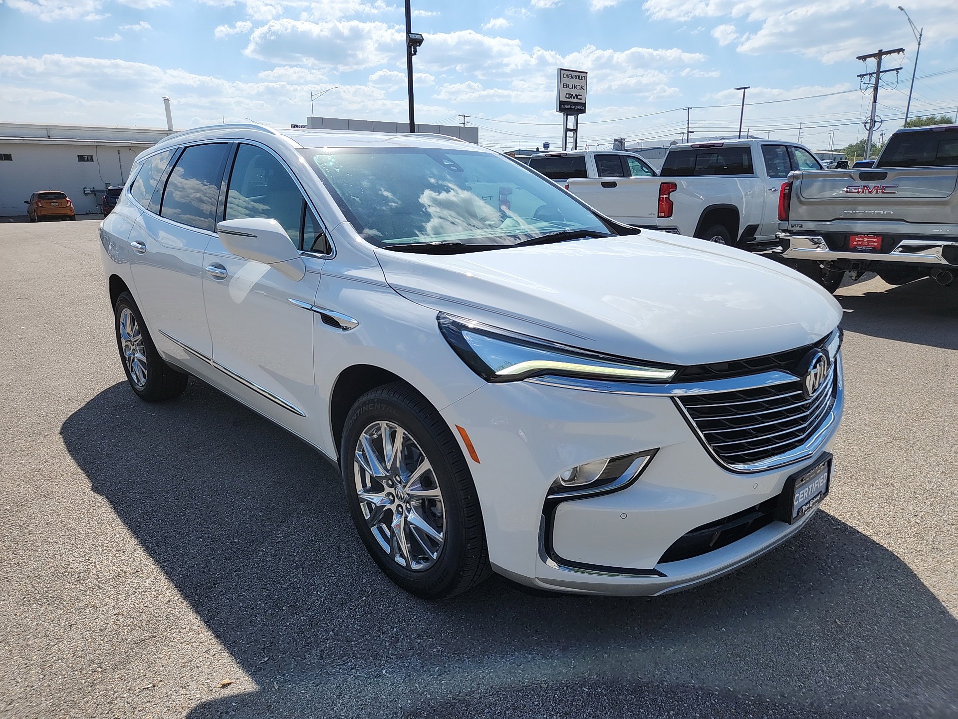 2023 Buick Enclave Premium photo 2