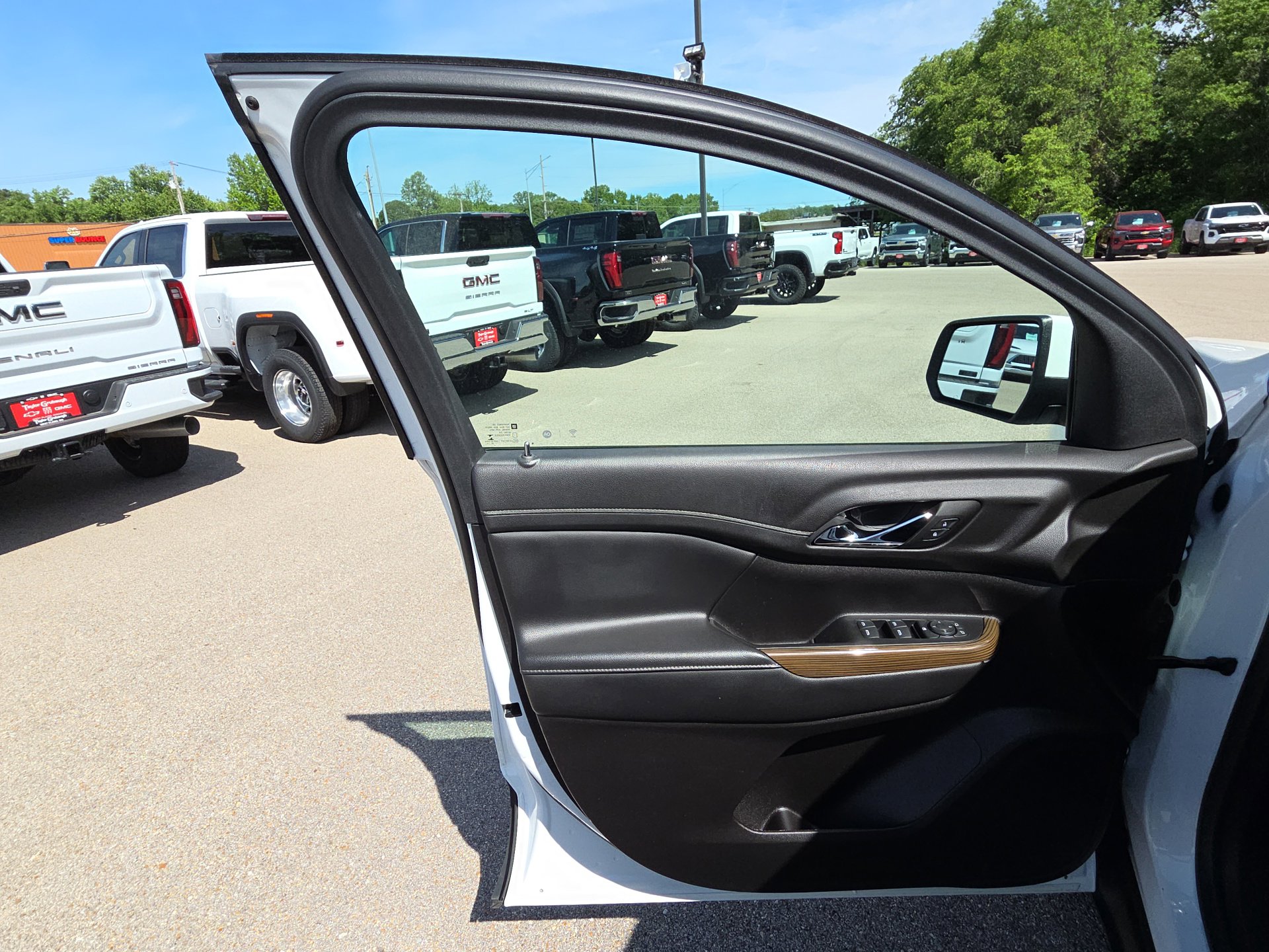 2023 GMC Acadia SLE - Photo 12