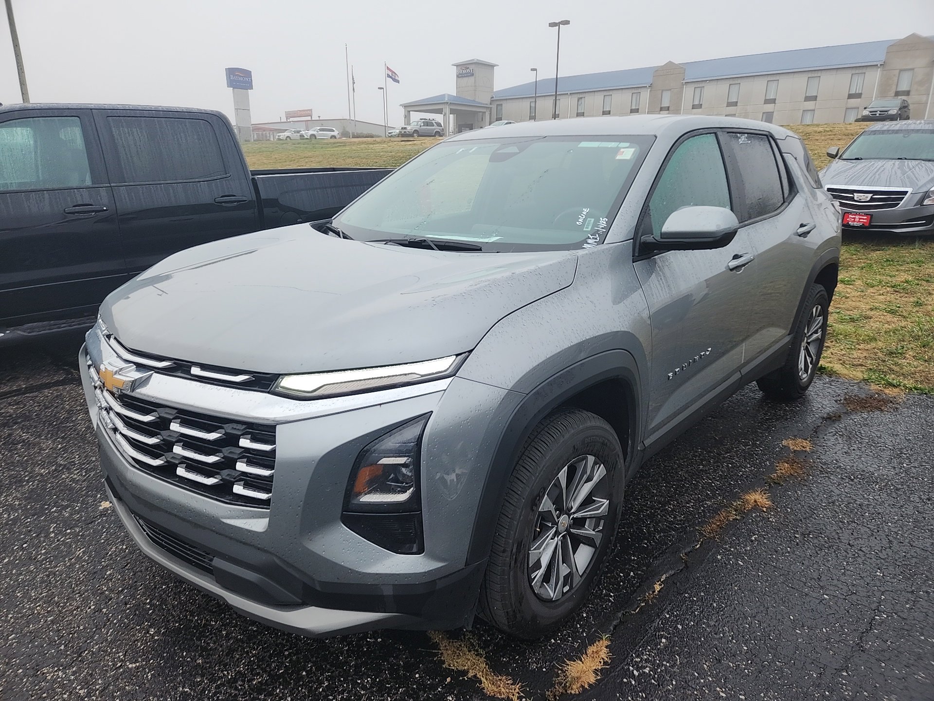 2025 Chevrolet Equinox LT photo 3