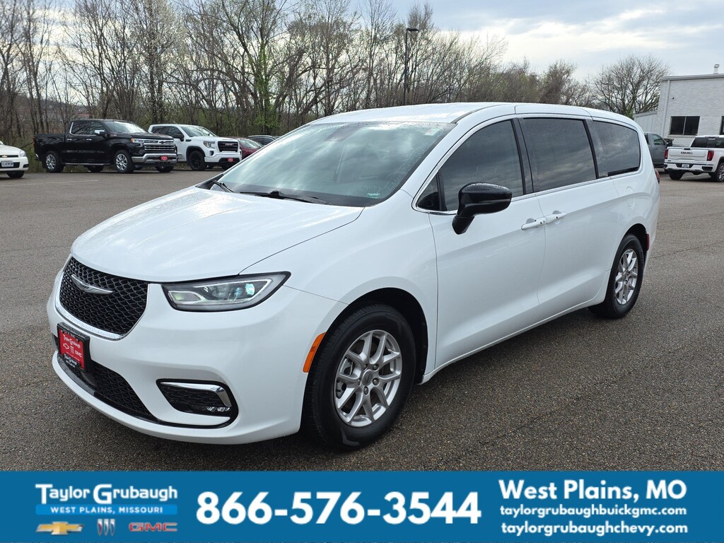 Used 2024 Chrysler Pacifica Touring L Minivan