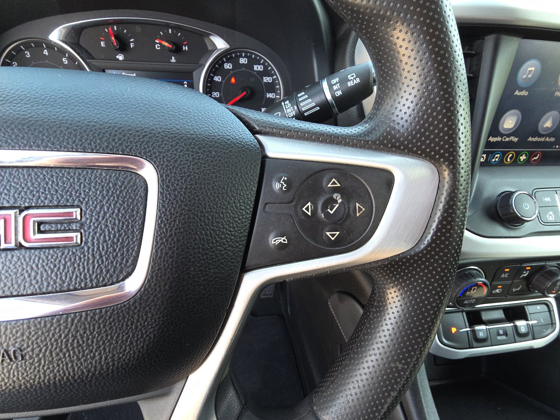 2023 GMC Acadia SLE - Photo 19