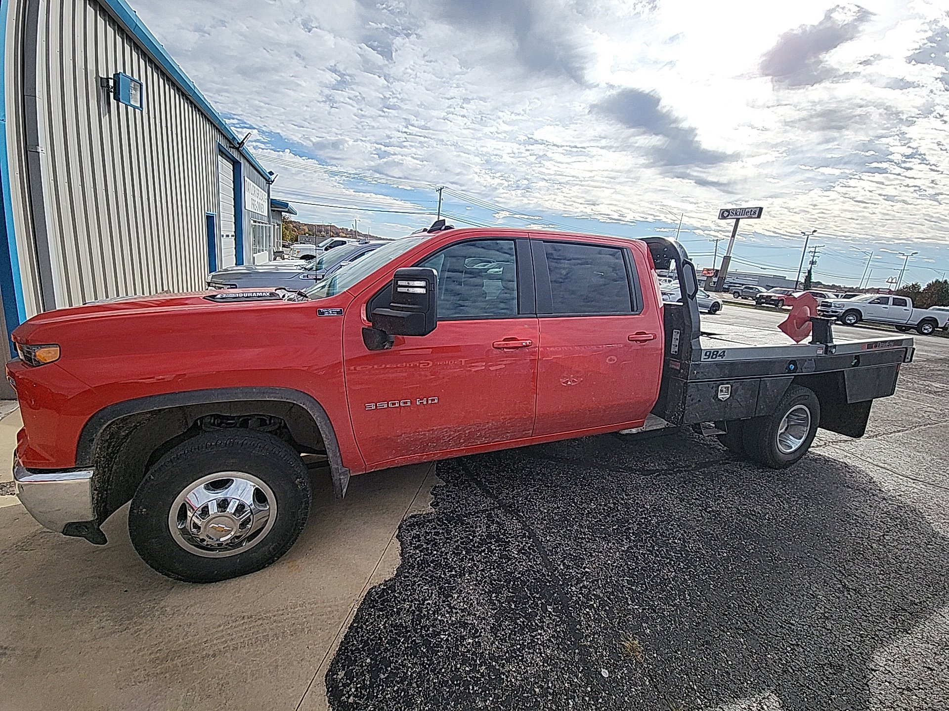 2025 Chevrolet Silverado 3500HD LT photo 4