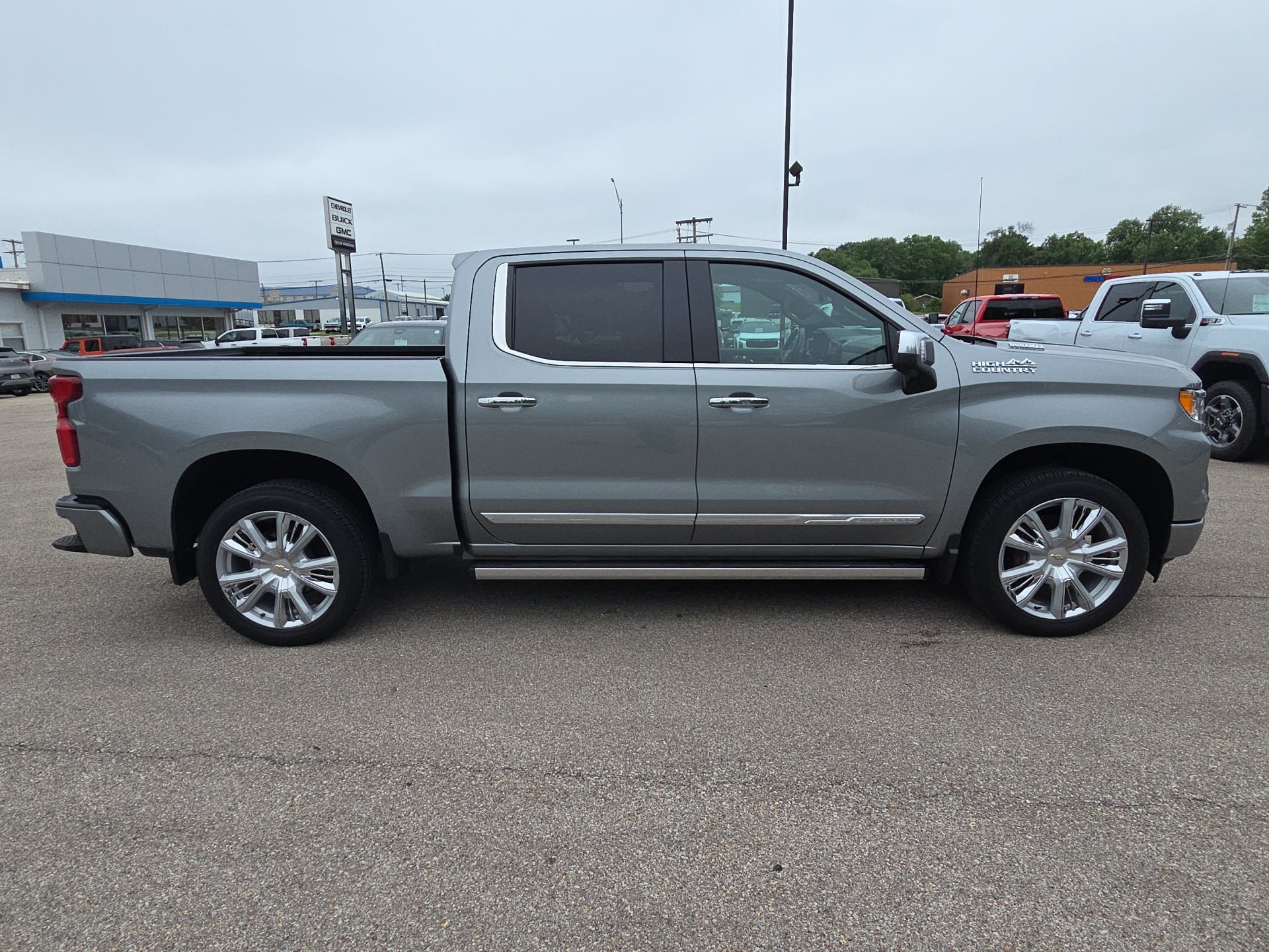 2025 Chevrolet Silverado 1500 High Country - Photo 10
