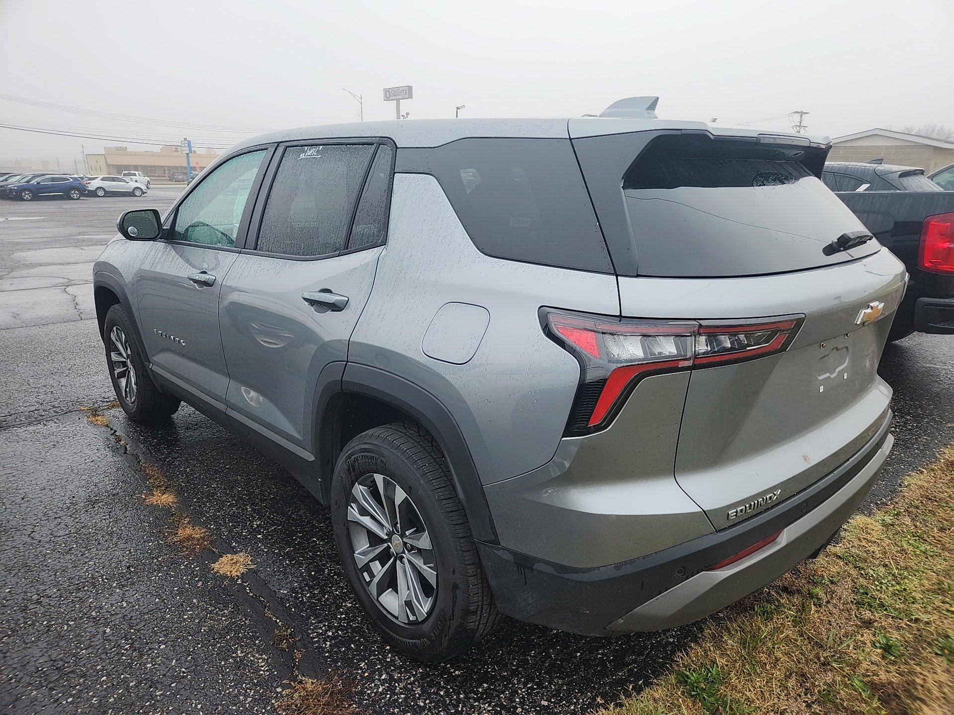 2025 Chevrolet Equinox LT photo 4