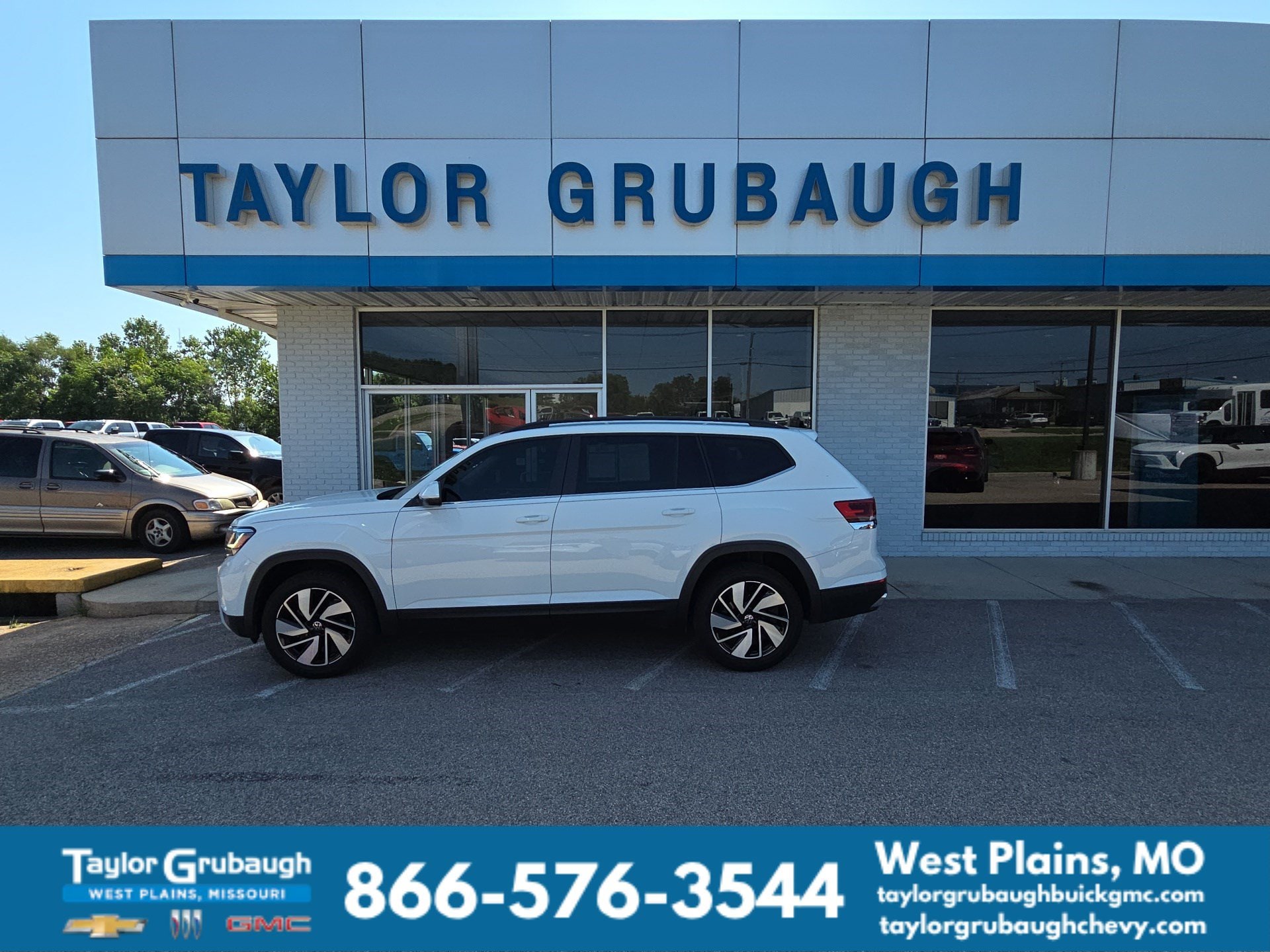 2023 Volkswagen Atlas 3.6L SE w/Tech 4MOTION's photo