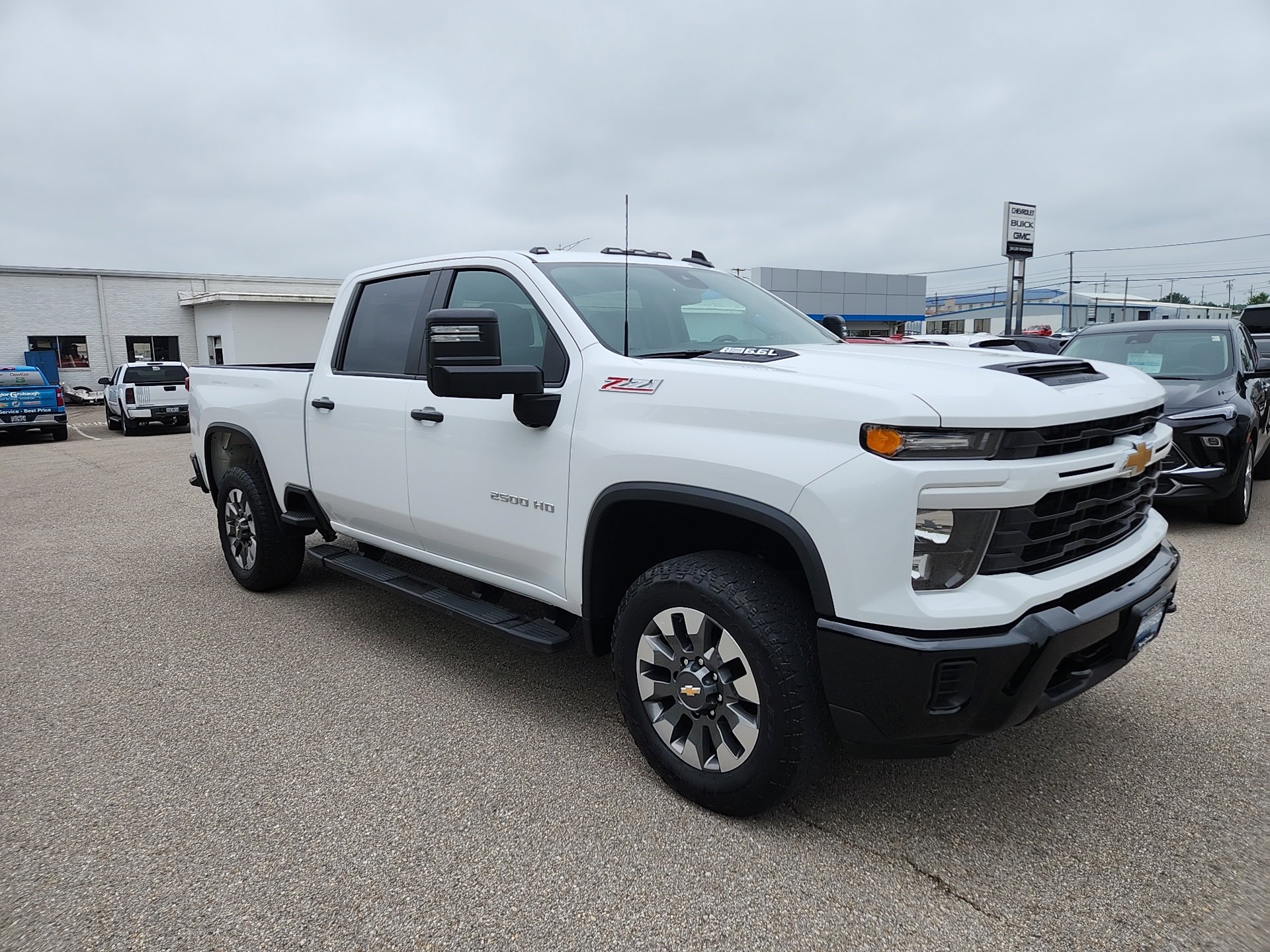 2024 Chevrolet Silverado 2500HD Custom photo 2