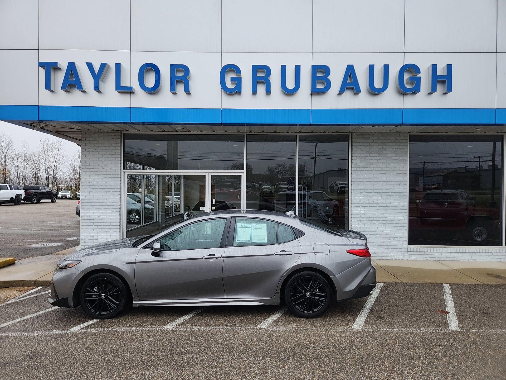 2025 Toyota Camry LE's photo