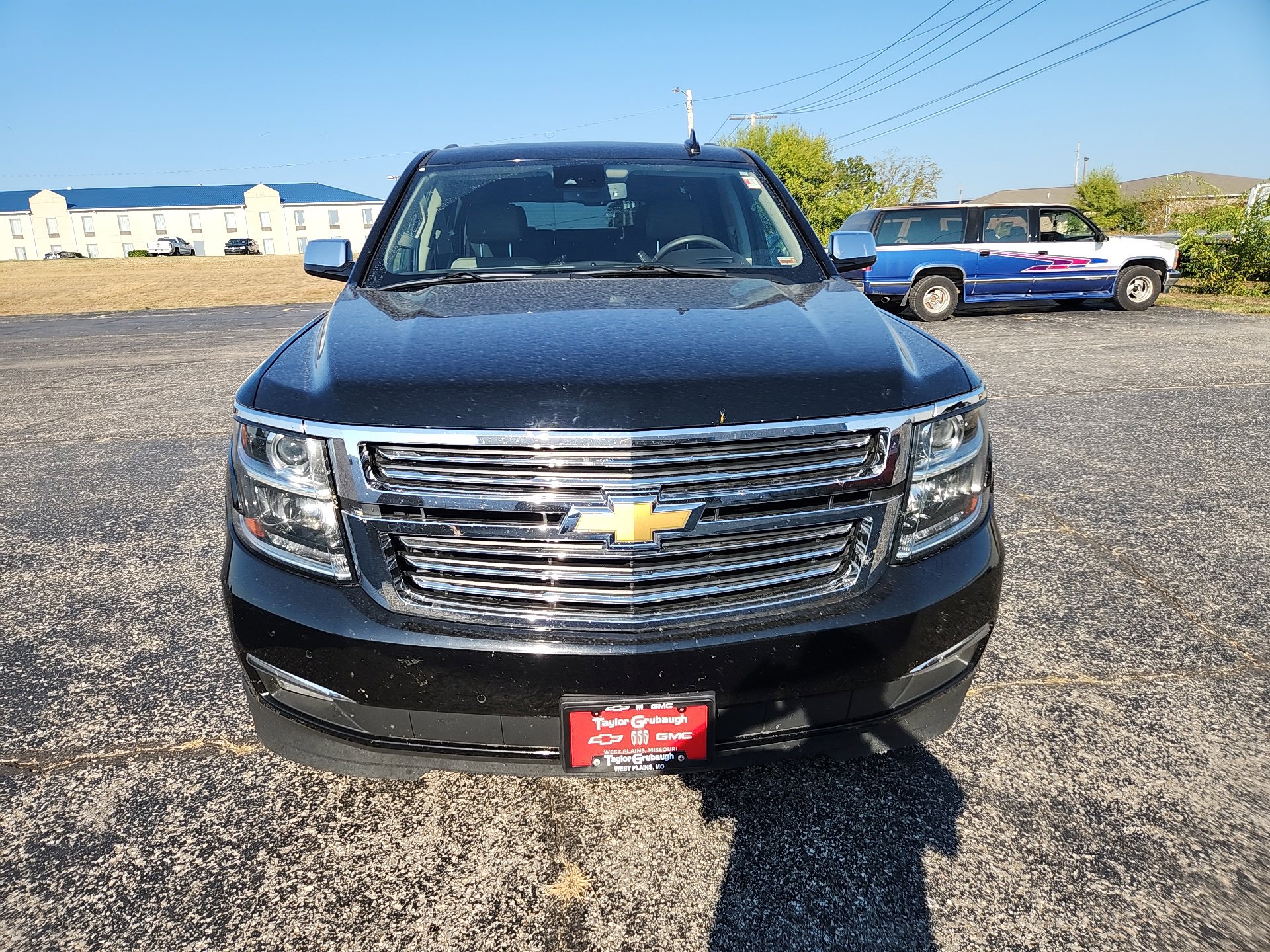 2019 Chevrolet Tahoe Premier photo 2
