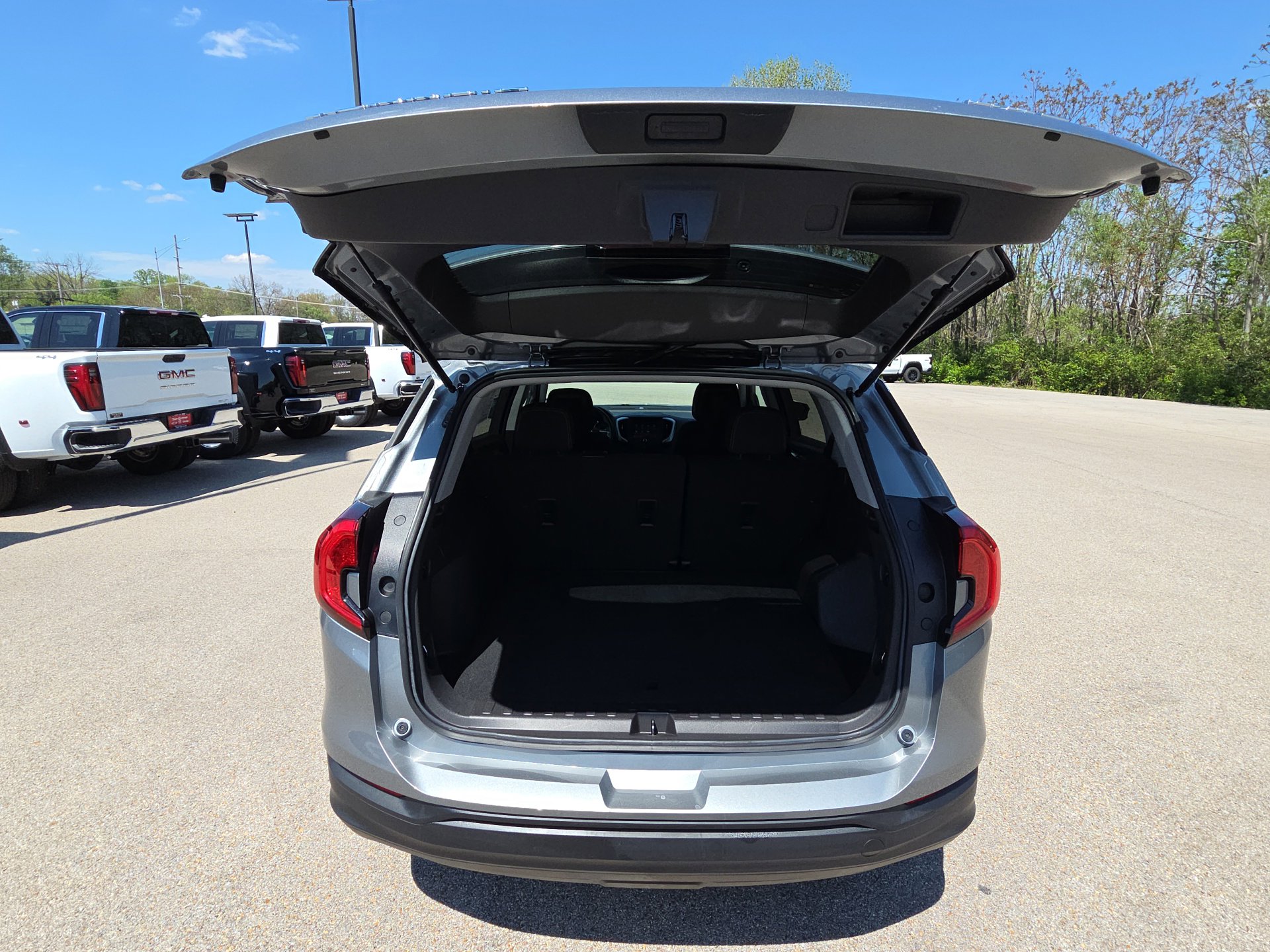 2024 GMC Terrain SLE - Photo 30
