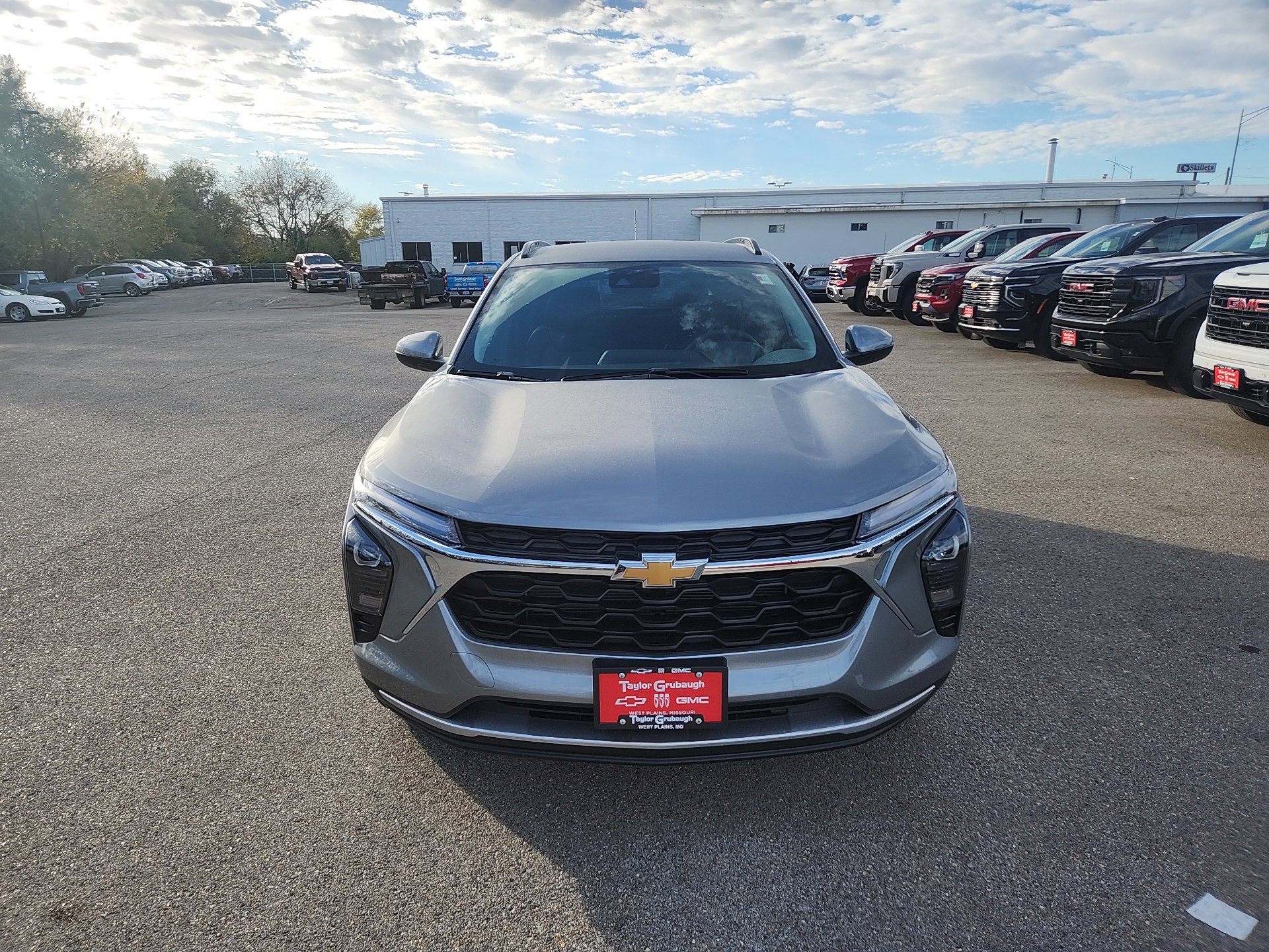 2026 Chevrolet Trax LT photo 2