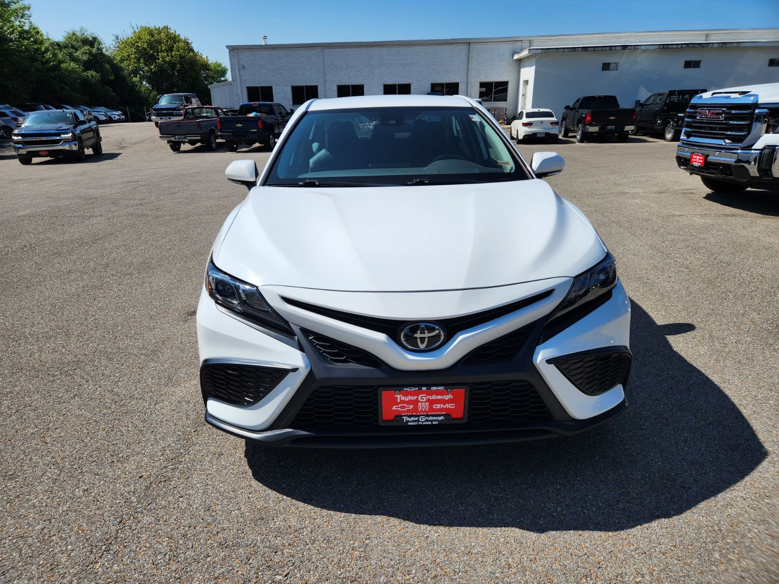 2023 Toyota Camry SE photo 2