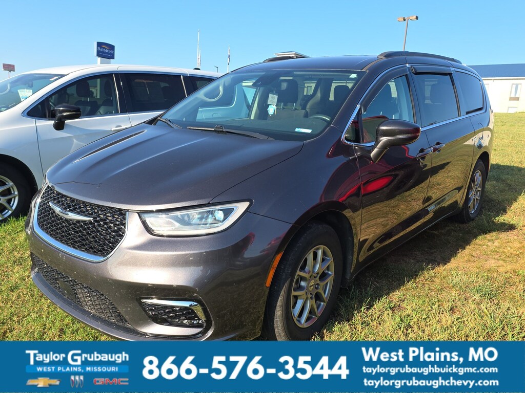 Used 2021 Chrysler Pacifica Touring Minivan