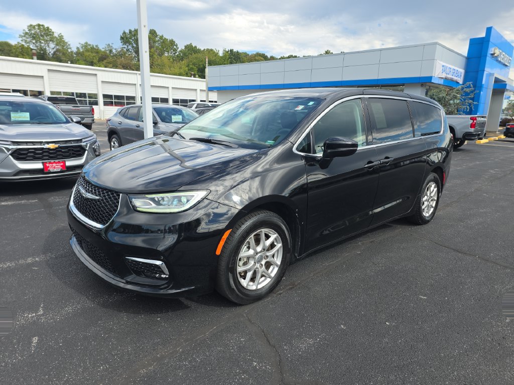 Used 2024 Chrysler Pacifica Touring L Minivan/Van