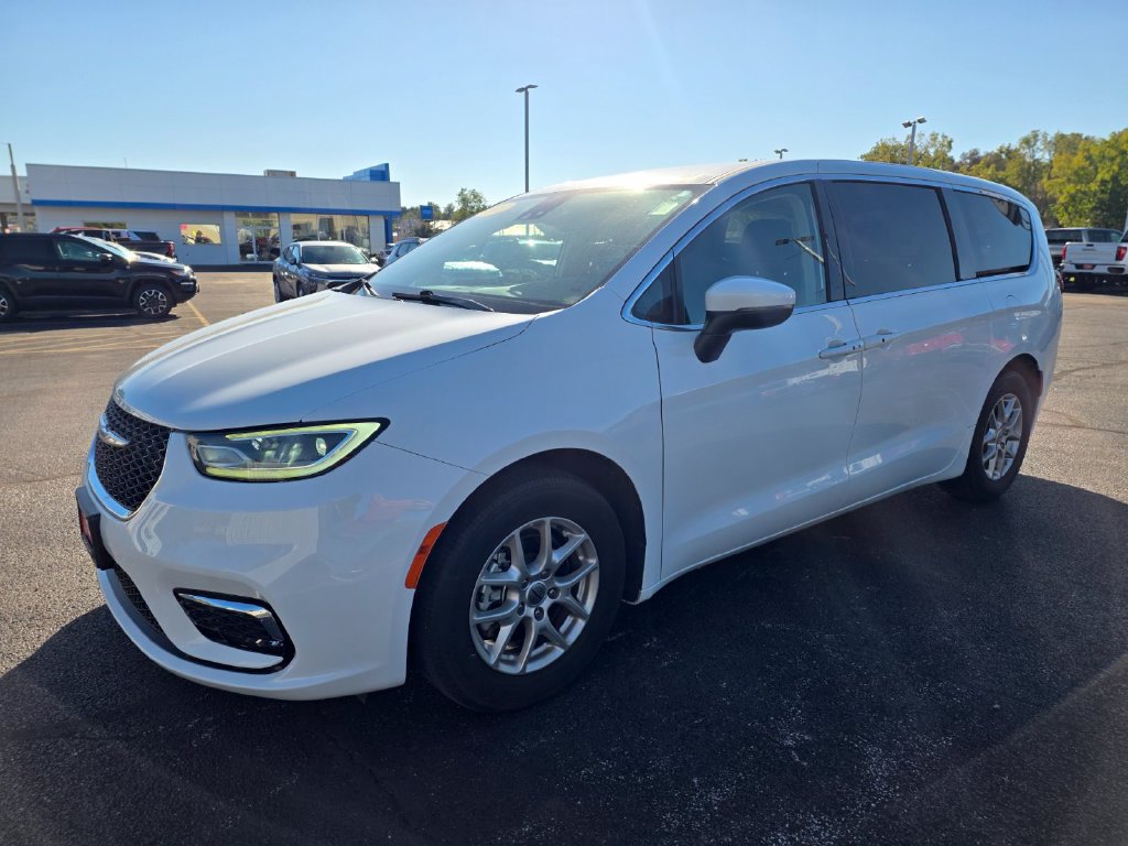 Used 2023 Chrysler Pacifica Touring L Minivan/Van