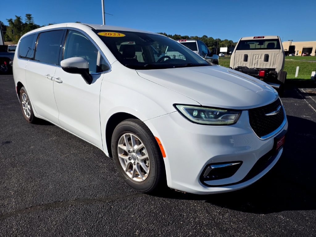 Used 2023 Chrysler Pacifica Touring L Minivan/Van