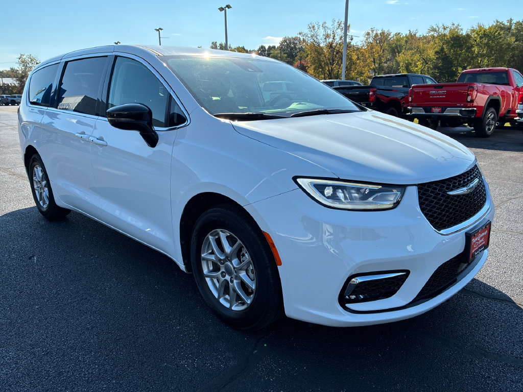 Used 2024 Chrysler Pacifica Touring L Minivan/Van