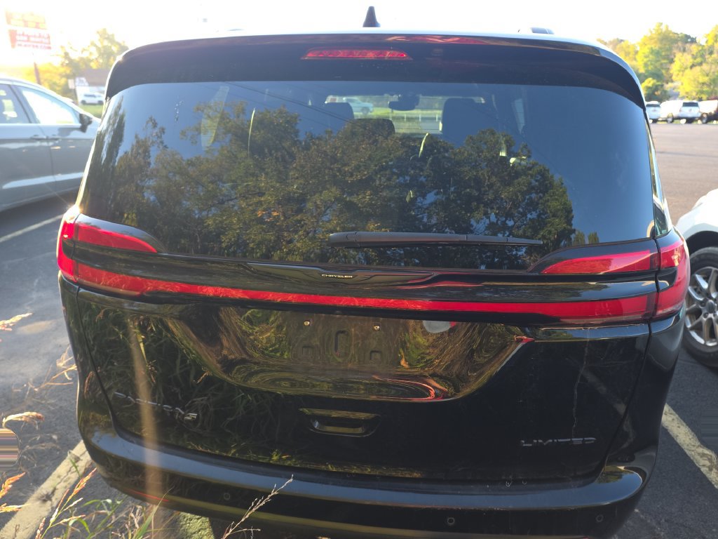 Used 2025 Chrysler Pacifica Limited Minivan/Van