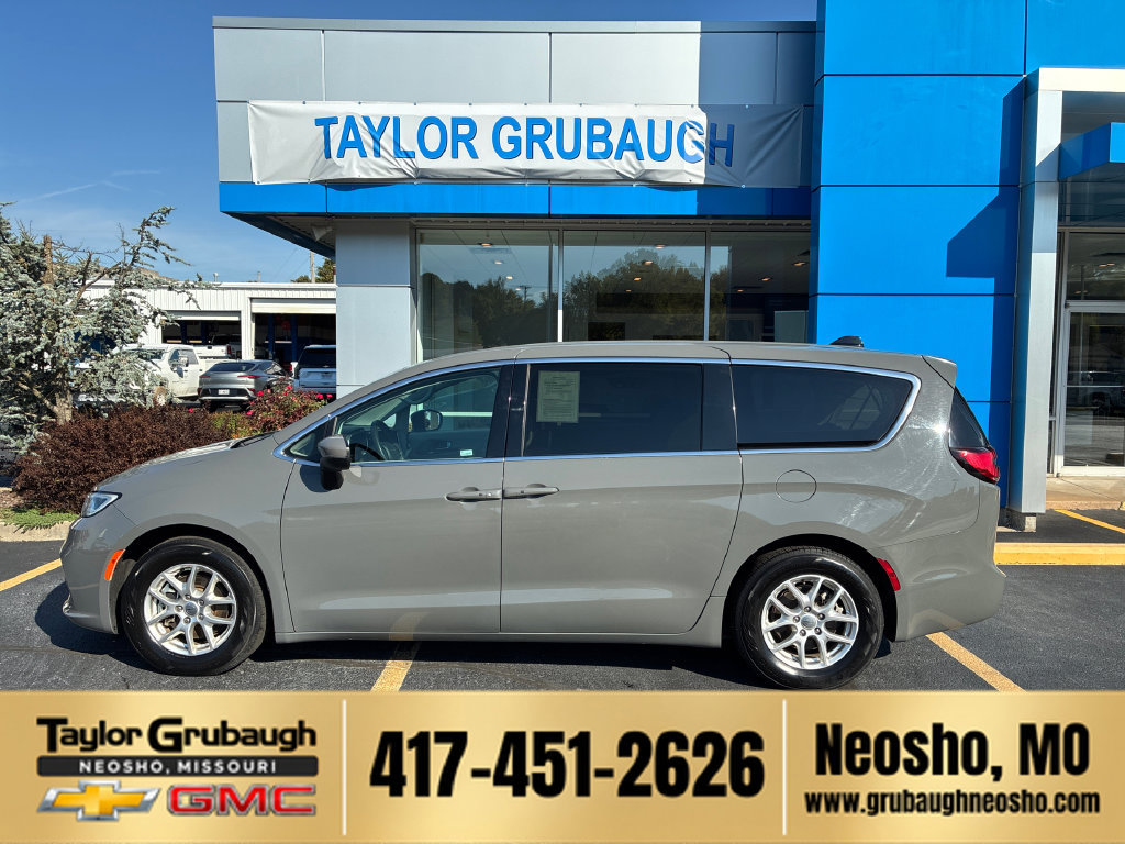 Used 2023 Chrysler Pacifica Touring L Minivan/Van