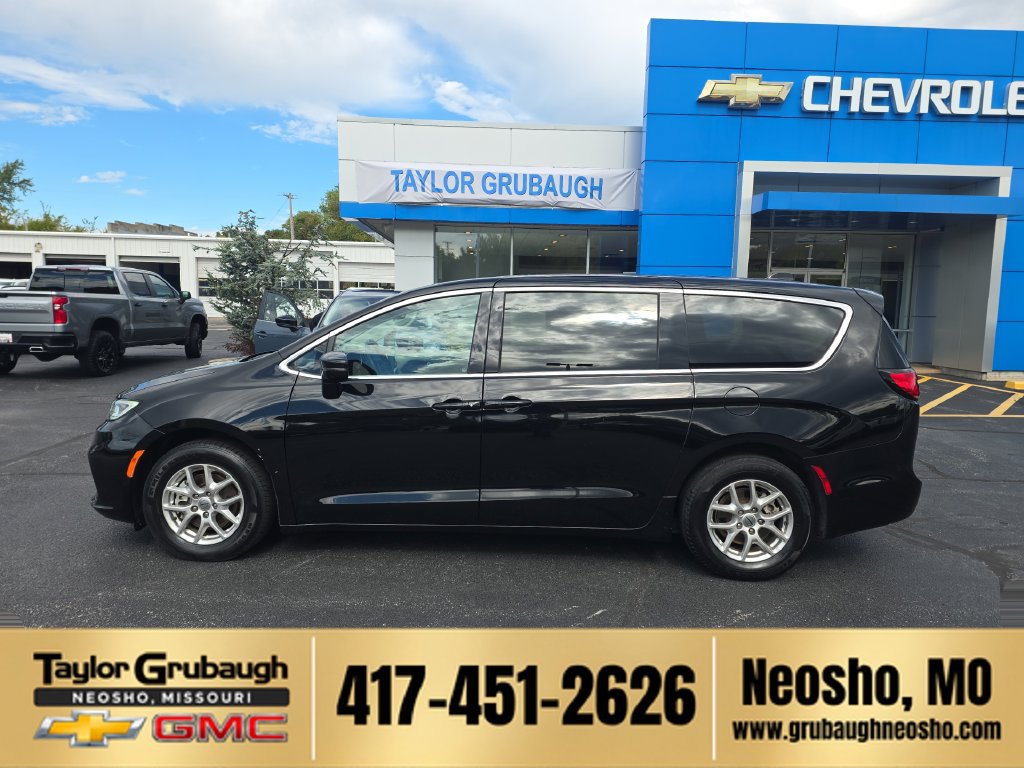 Used 2024 Chrysler Pacifica Touring L Minivan/Van