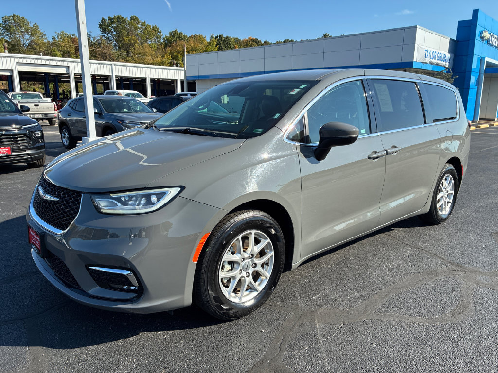 Used 2023 Chrysler Pacifica Touring L Minivan/Van