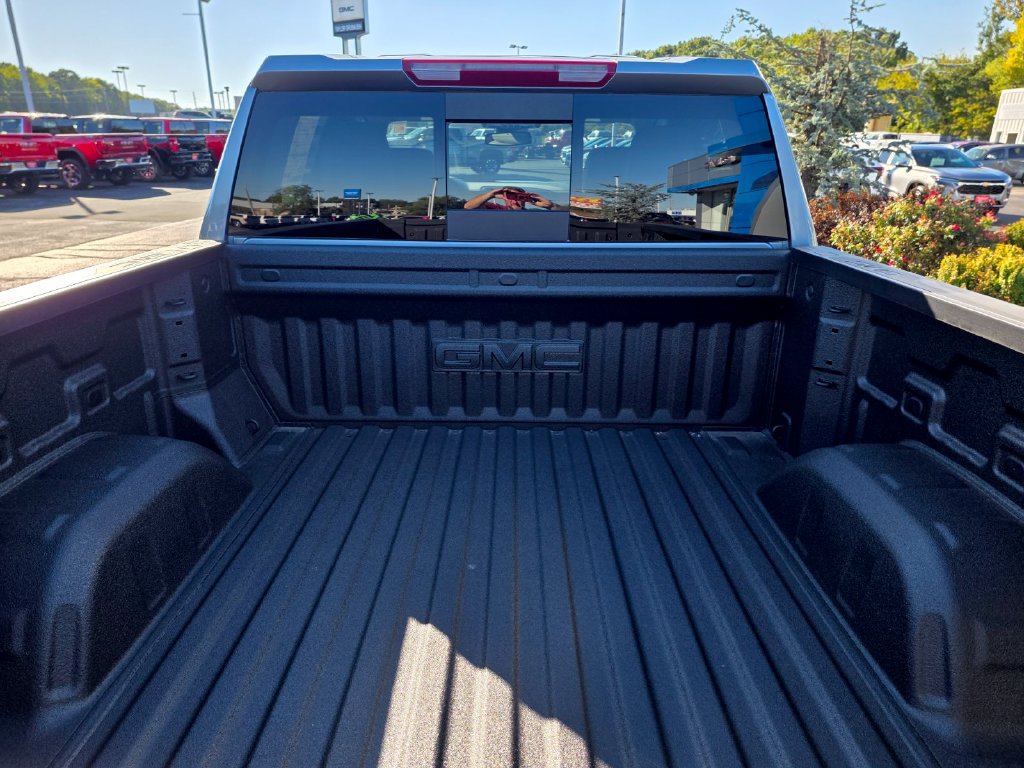 2026 GMC Sierra 1500 SLT - Photo 8