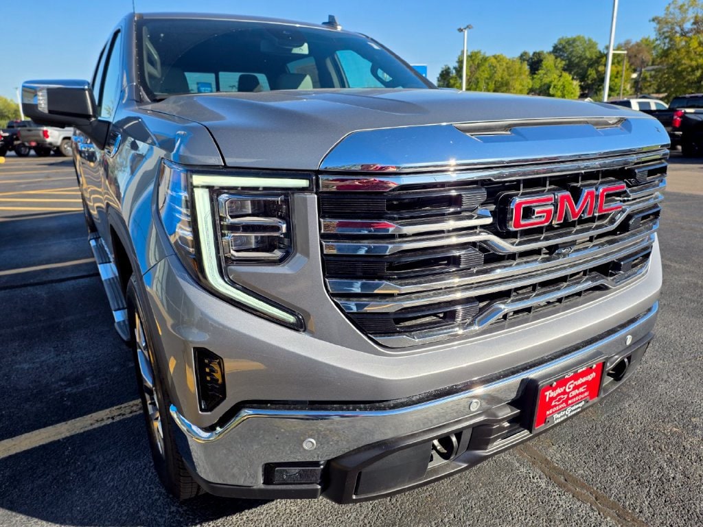 2026 GMC Sierra 1500 SLT - Photo 13