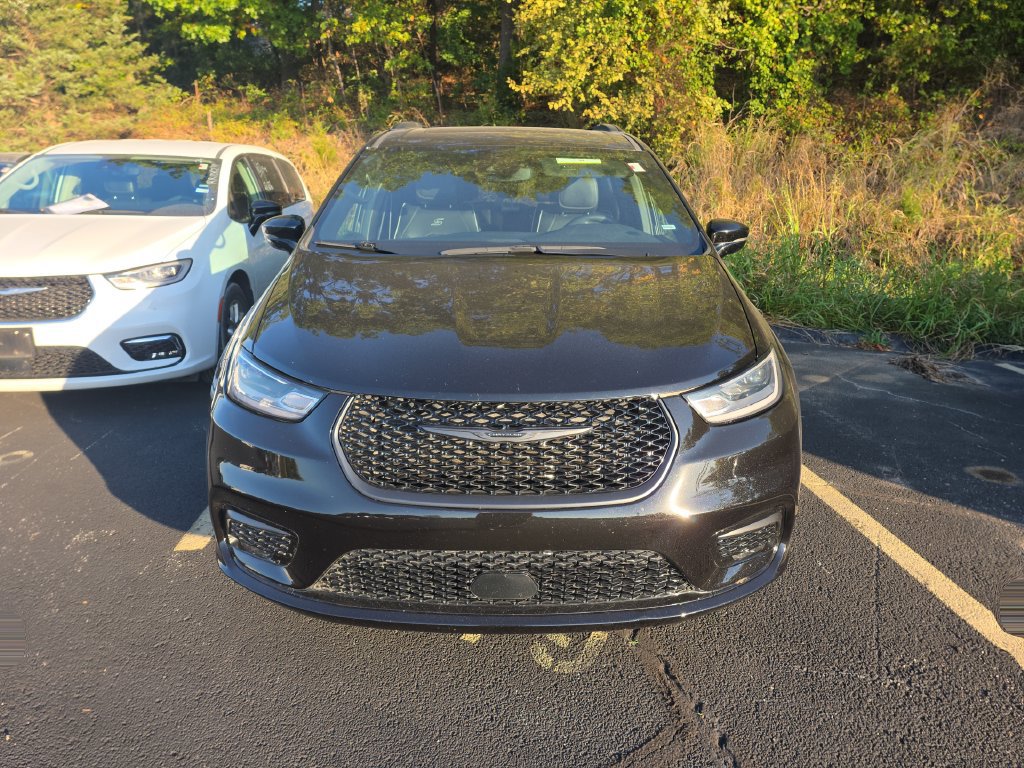 Used 2025 Chrysler Pacifica Limited Minivan/Van