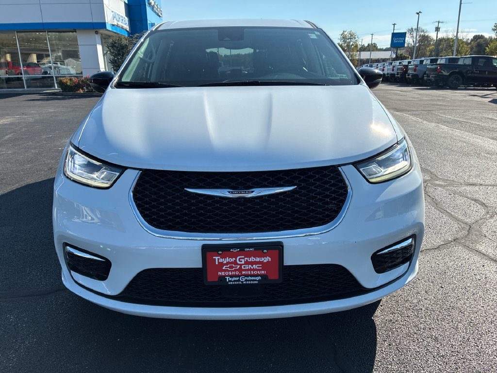 Used 2024 Chrysler Pacifica Touring L Minivan/Van