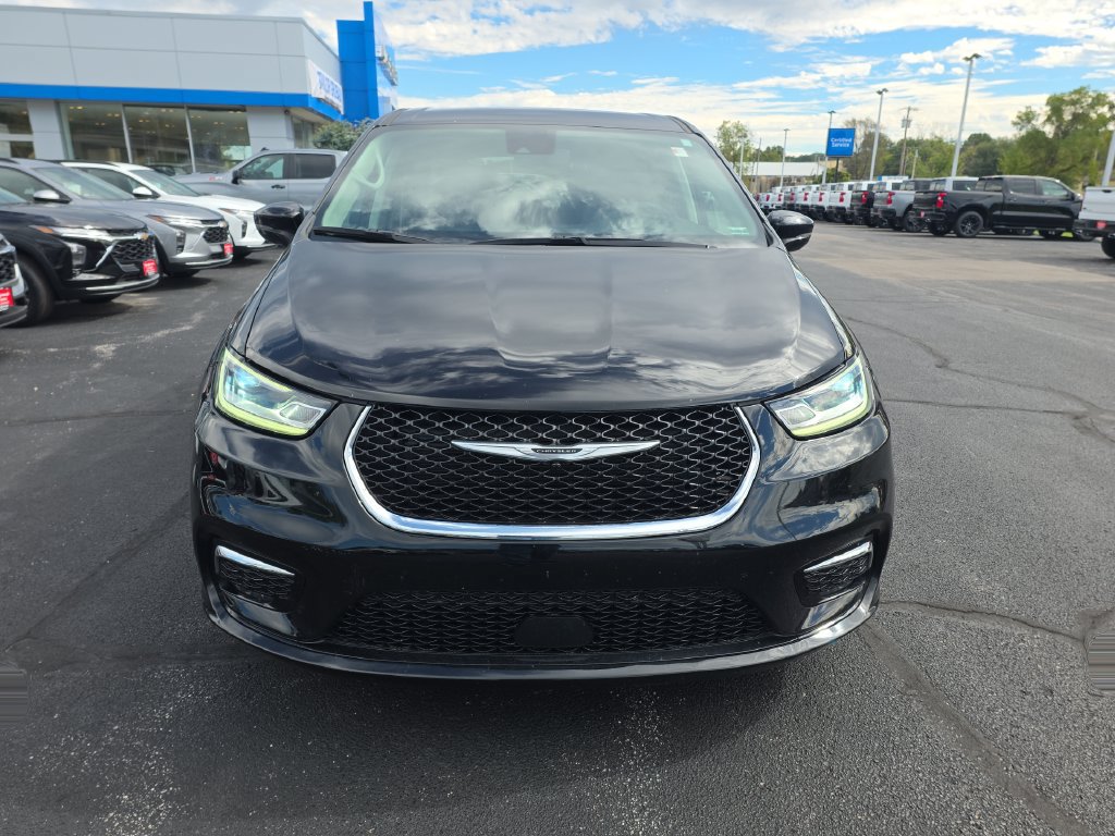 Used 2024 Chrysler Pacifica Touring L Minivan/Van