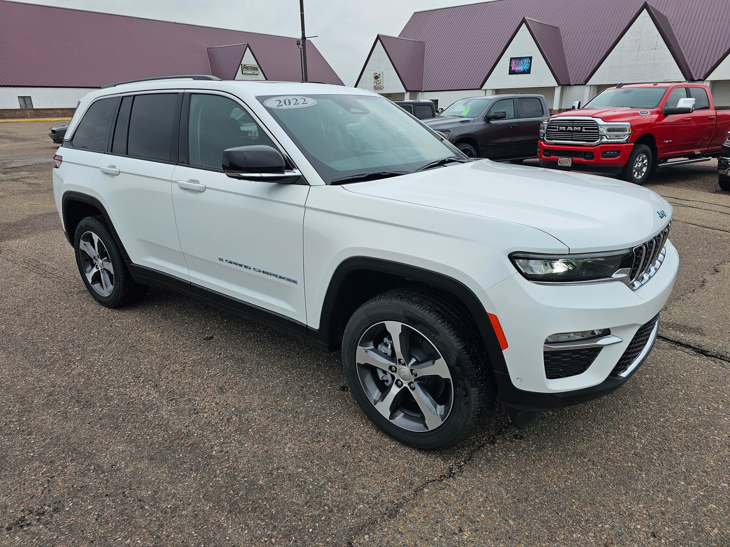 2022 Jeep Cherokee Limited 4xe photo 4
