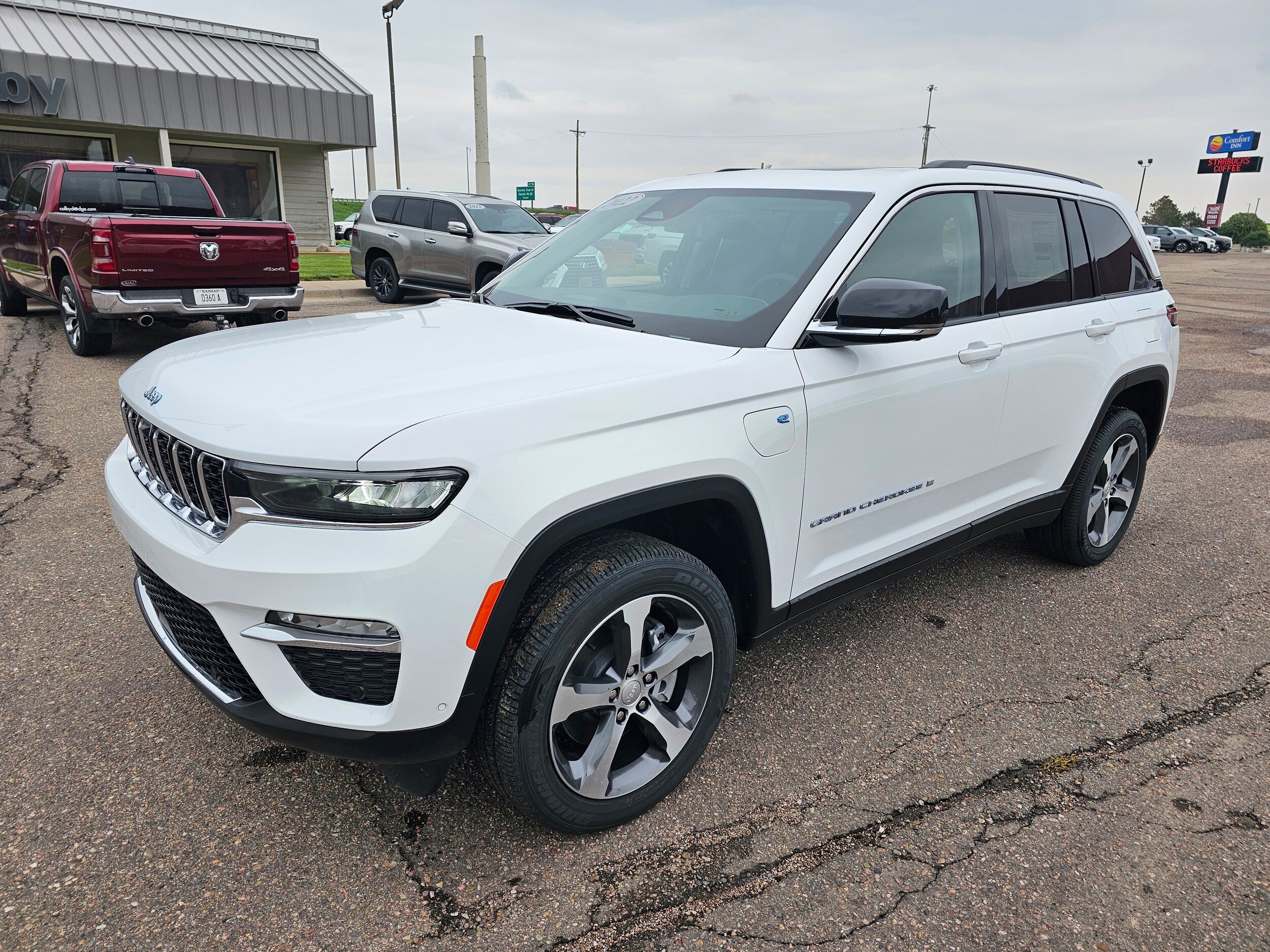 2022 Jeep Cherokee Limited 4xe photo 2