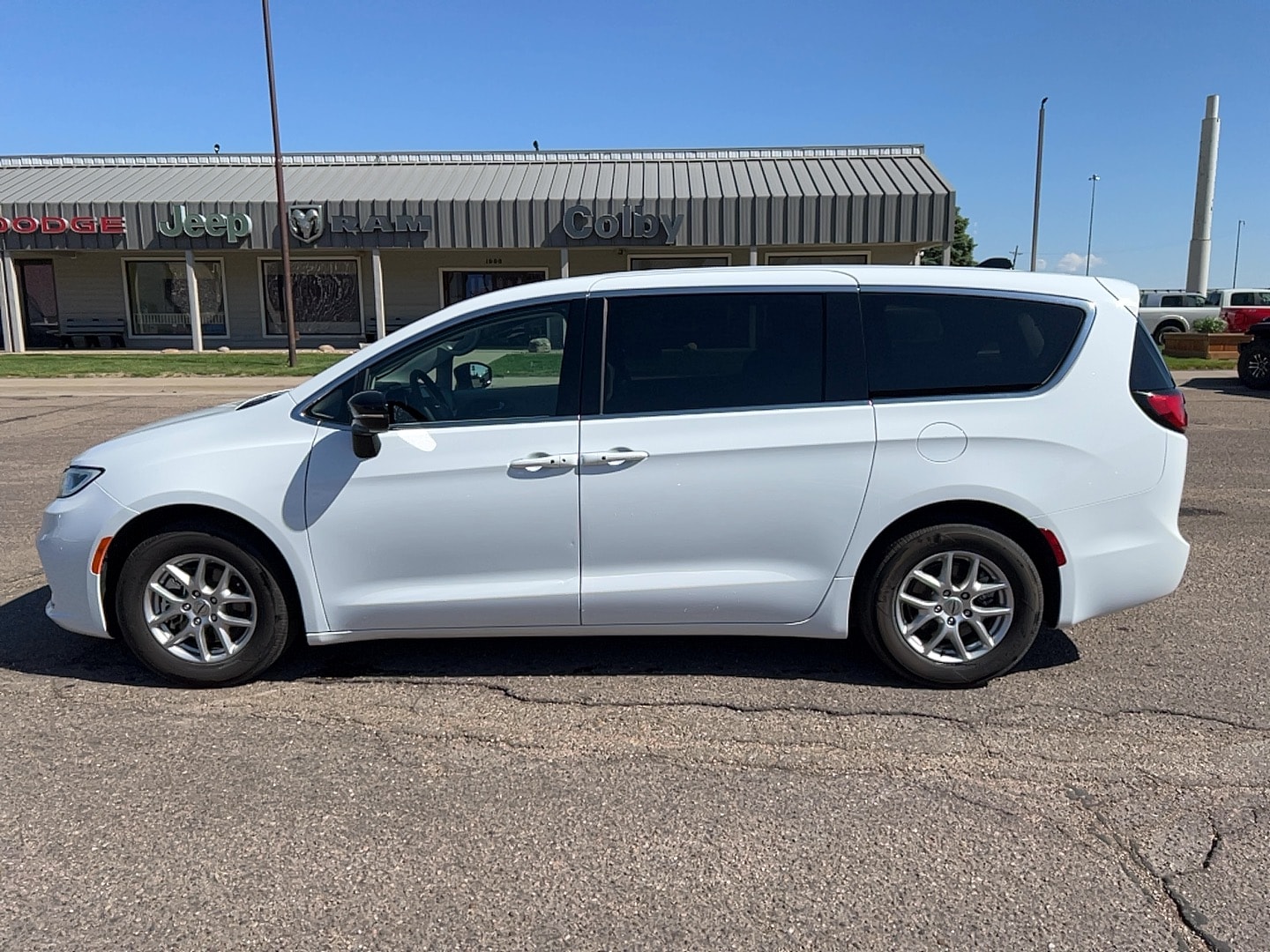 2024 Chrysler Pacifica Touring L - Photo 8