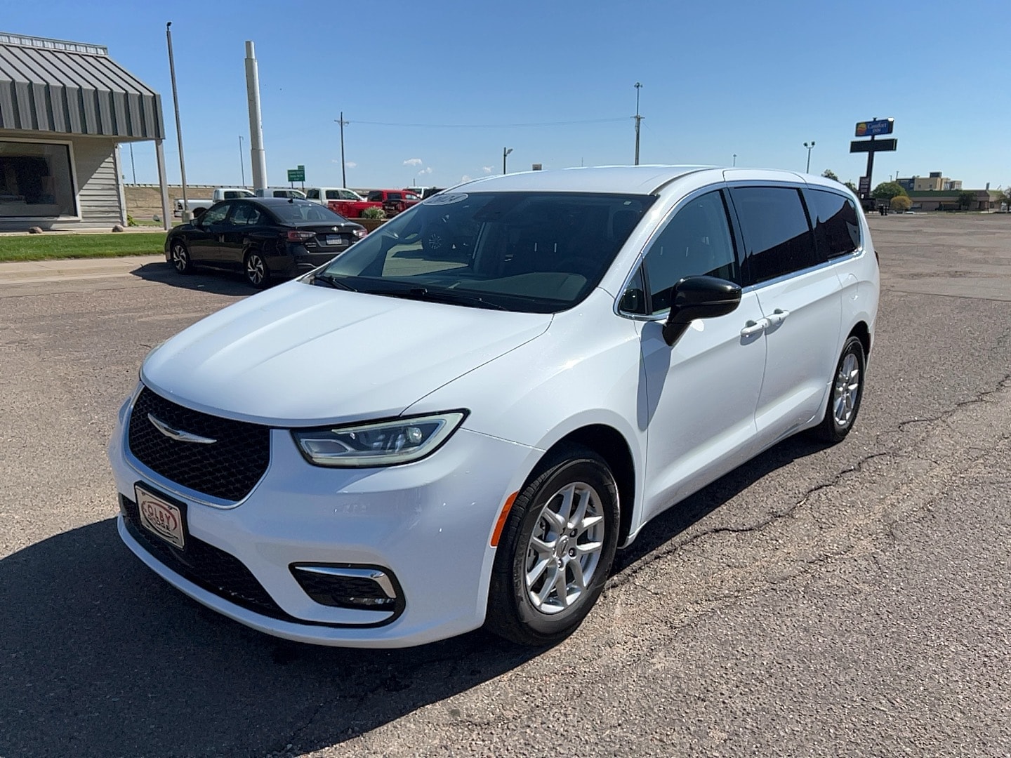 2024 Chrysler Pacifica Touring L's photo