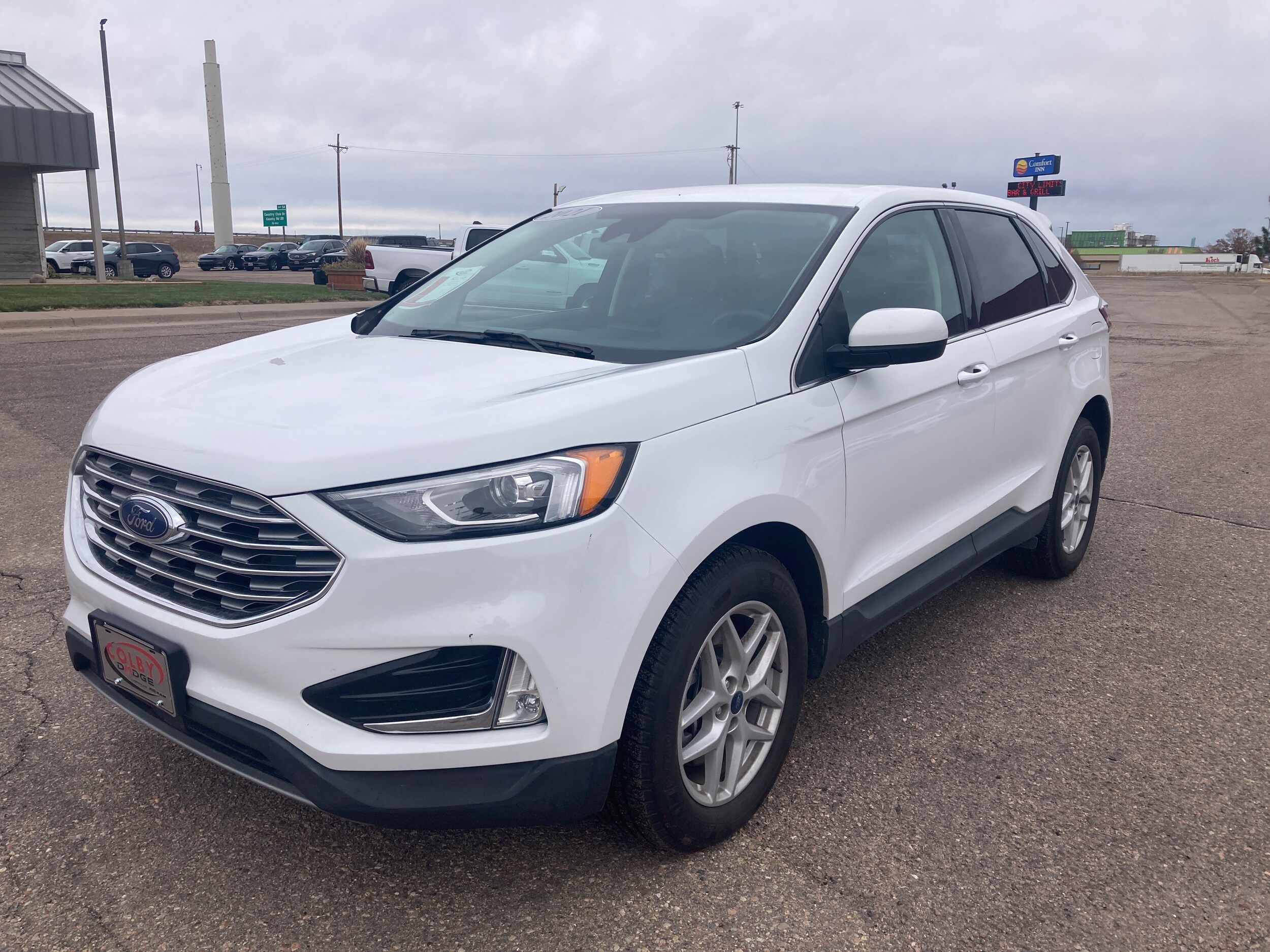 2021 Ford Edge SEL photo 2