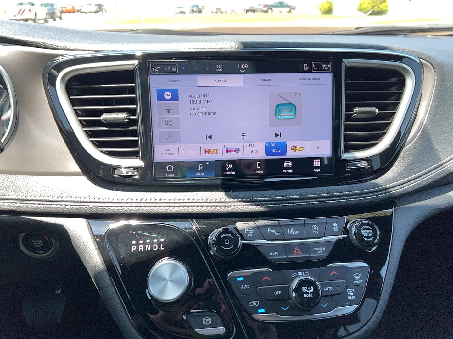 2025 Chrysler Pacifica Select - Photo 13